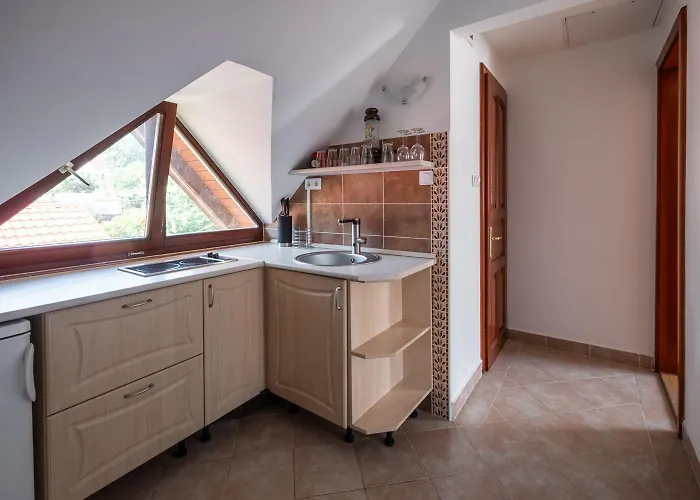 Tanczos Vendeghaz * Balatonalmádi